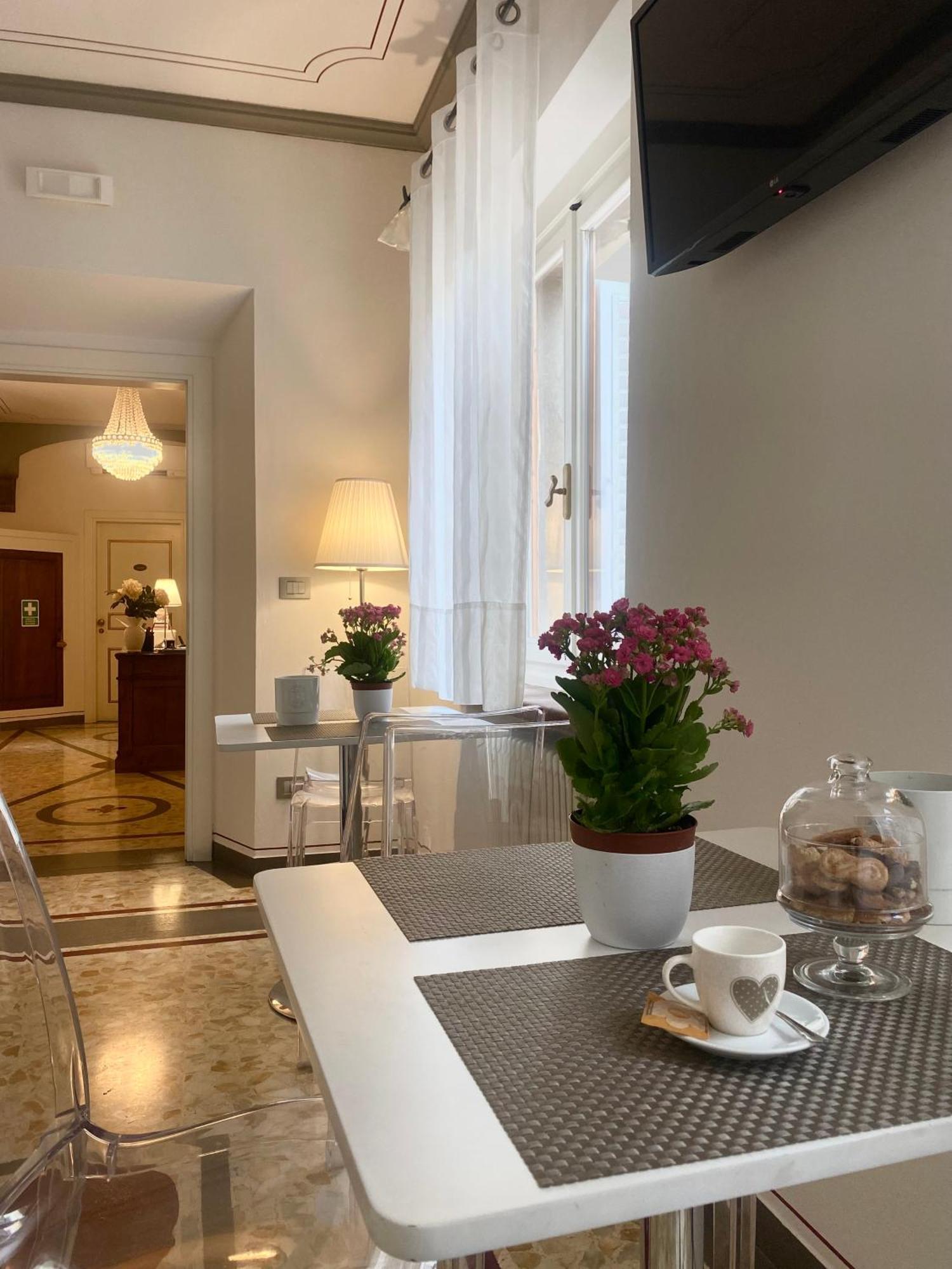 Palazzo Mari Suite & Rooms B&B Montevarchi Exterior foto