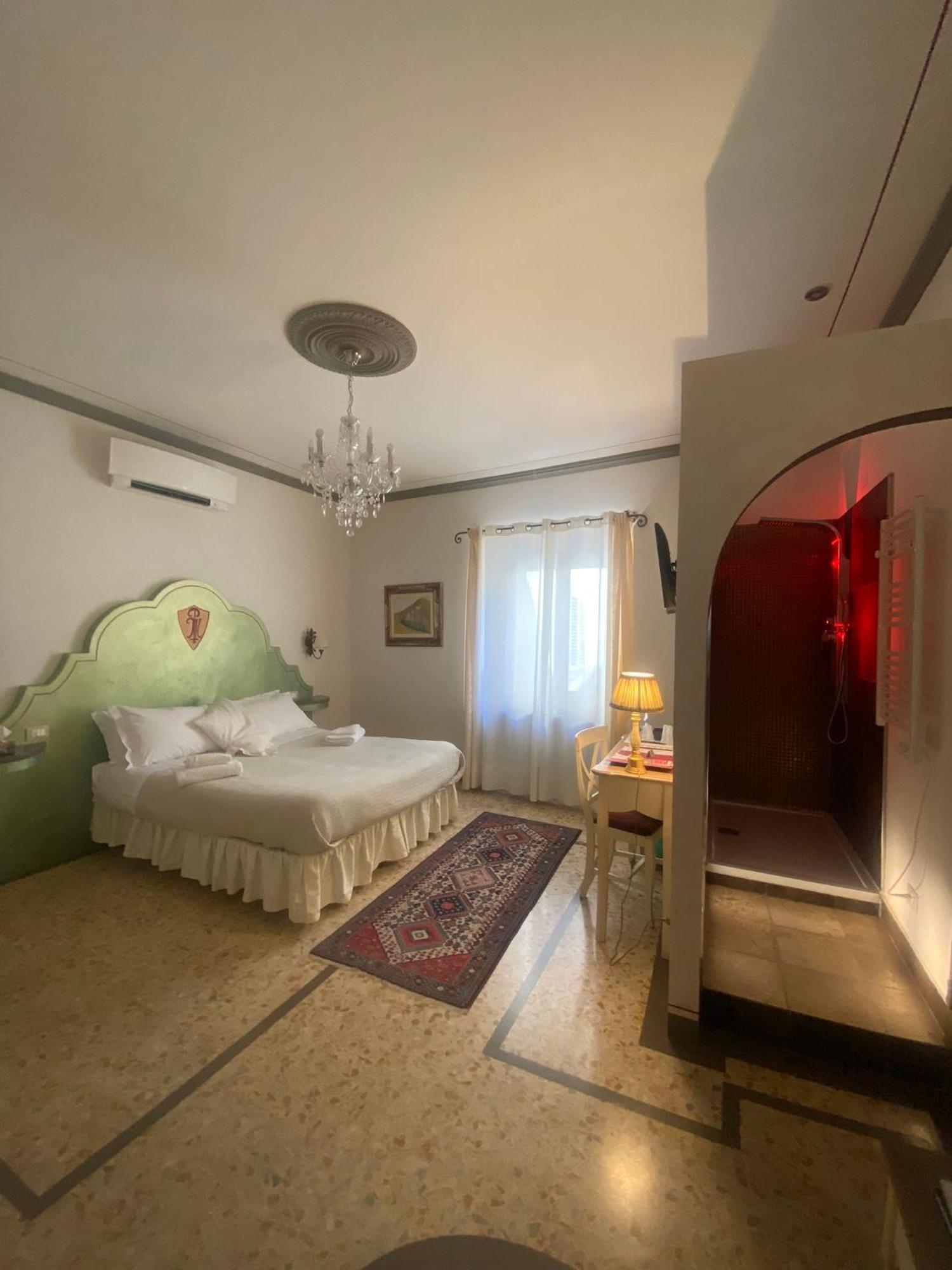 Palazzo Mari Suite & Rooms B&B Montevarchi Exterior foto