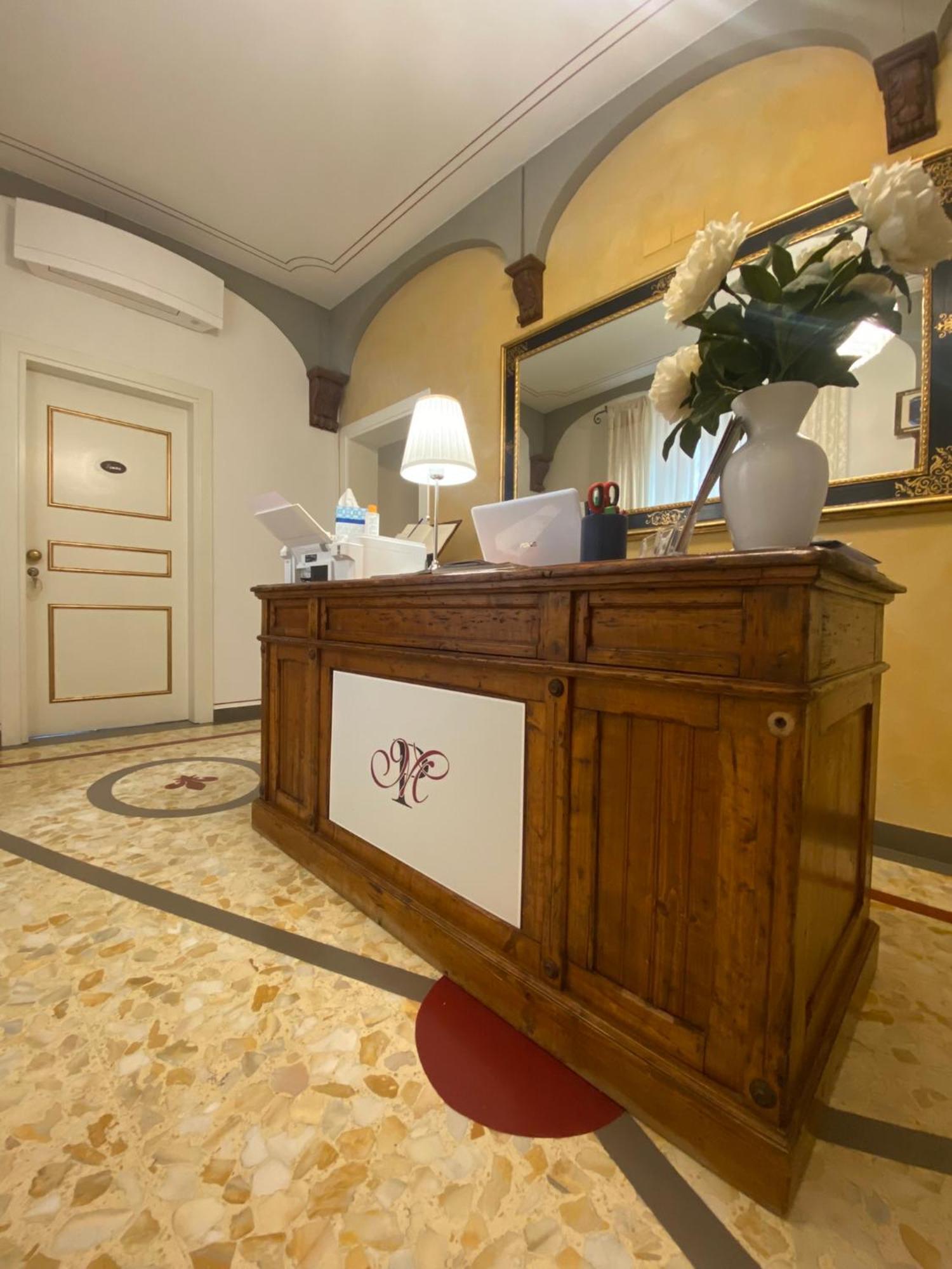 Palazzo Mari Suite & Rooms B&B Montevarchi Exterior foto